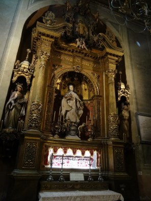 성녀 마리아 데 세르벨리온의 무덤_photo by Jordiferrer_in the Basilica of La Merce in Barcelona_Spain.jpg